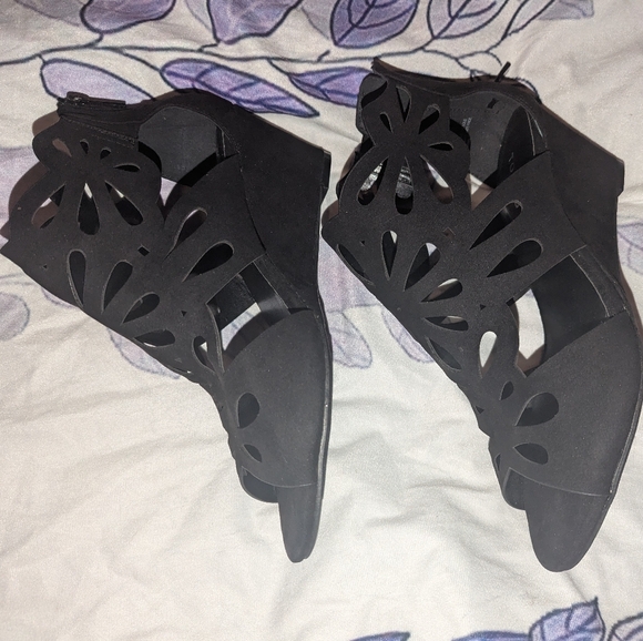 Torrid Wide Width Cutout Wedges 10W - Picture 4 of 12